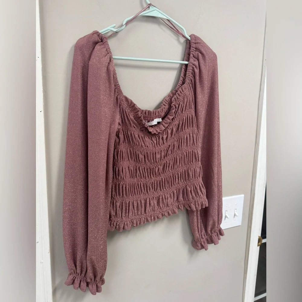 ASTR The Label Shimmer Smocked Balloon Sleeve Blouse Pink / Mauve – Medium